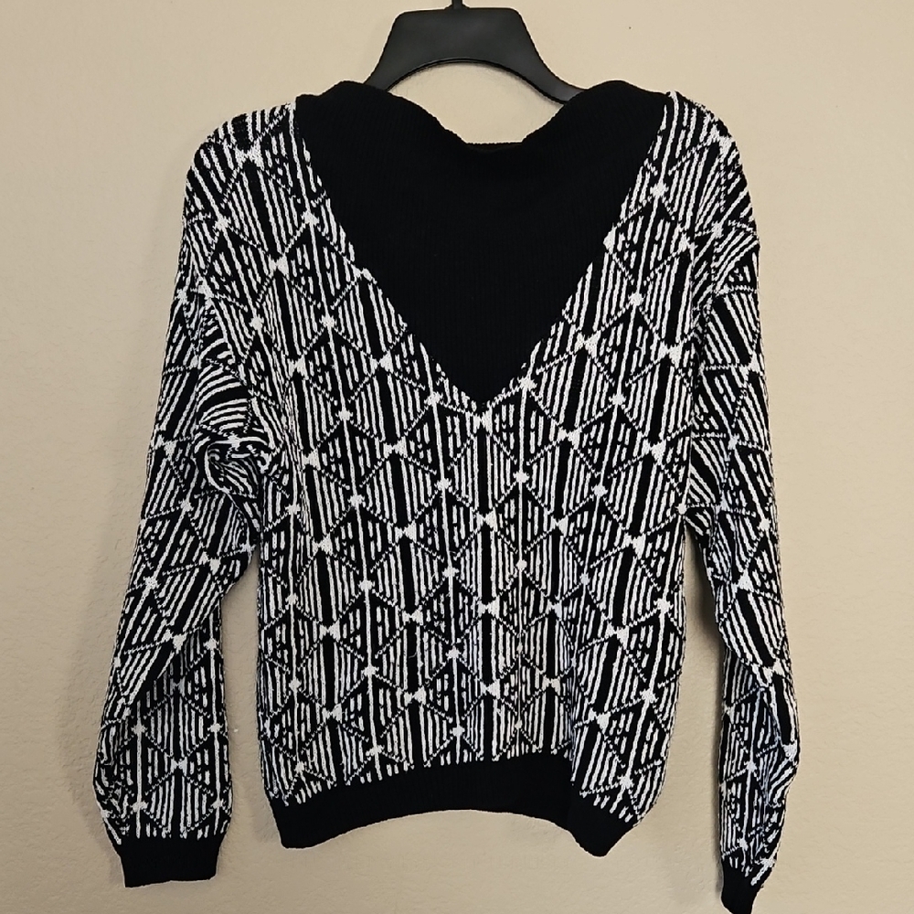 Nomi Vintage Black and‎ White Patterned Sweater Small